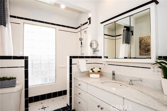 205 40th Street, Manhattan Beach, California 90266, 2 Bedrooms Bedrooms, ,1 BathroomBathrooms,Residential,Sold,40th,SB20076163