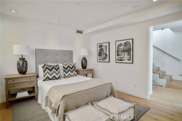 131 2nd Street, Hermosa Beach, California 90254, 4 Bedrooms Bedrooms, ,4 BathroomsBathrooms,Residential,Sold,2nd,SB19073645