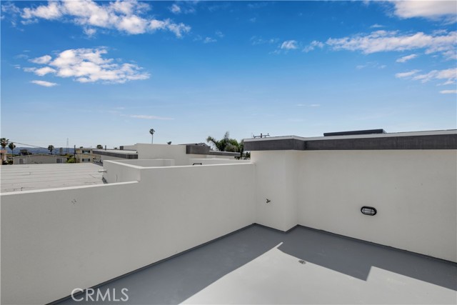 ROOFTOP DECK 4