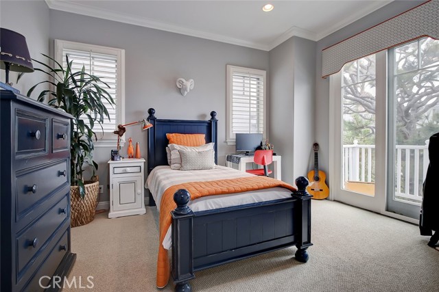 649 26th Street, Manhattan Beach, California 90266, 5 Bedrooms Bedrooms, ,4 BathroomsBathrooms,Residential,Sold,26th,SB21027371