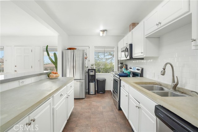 609 Gertruda Avenue, Redondo Beach, California 90277, 2 Bedrooms Bedrooms, ,1 BathroomBathrooms,Residential,Sold,Gertruda,SB20233291