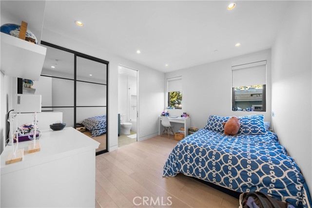 733 12th Street, Manhattan Beach, California 90266, 5 Bedrooms Bedrooms, ,6 BathroomsBathrooms,Residential,Sold,12th,SB21089898