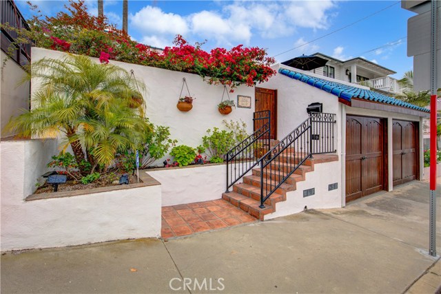 1236 3rd Street, Hermosa Beach, California 90254, 2 Bedrooms Bedrooms, ,Residential,Sold,3rd,SB19113677
