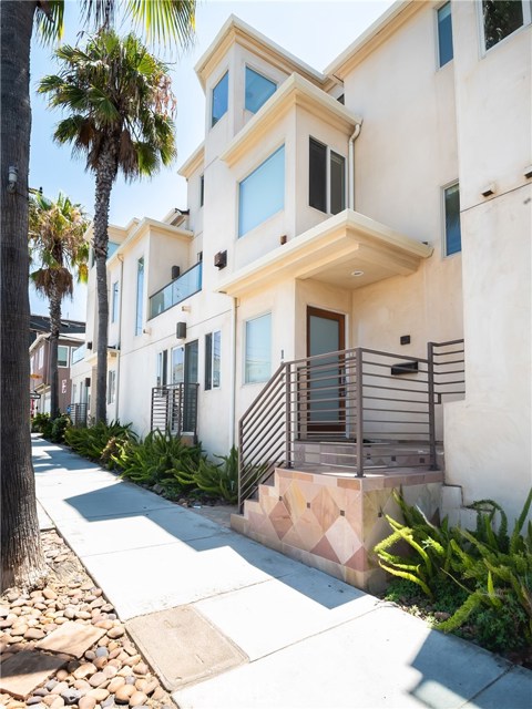 102 8th Street, Hermosa Beach, California 90254, 3 Bedrooms Bedrooms, ,3 BathroomsBathrooms,Residential,Sold,8th,SB20141586