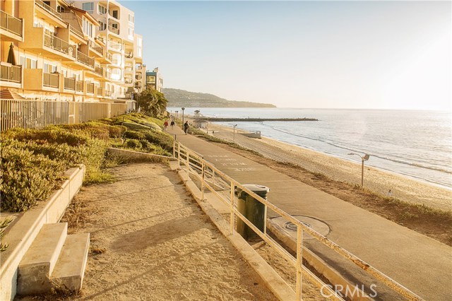531 Esplanade, Redondo Beach, California 90277, 2 Bedrooms Bedrooms, ,2 BathroomsBathrooms,Residential,Sold,Esplanade,SW20187522
