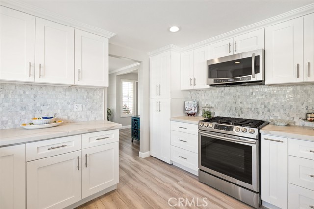 Custom tiled backsplash under cabinet lighting