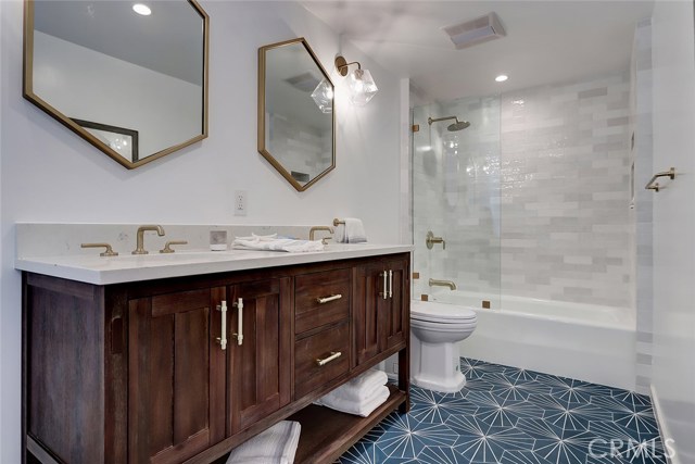 1617 Raymond Avenue, Hermosa Beach, California 90254, 3 Bedrooms Bedrooms, ,2 BathroomsBathrooms,Residential,Sold,Raymond,SB20048539