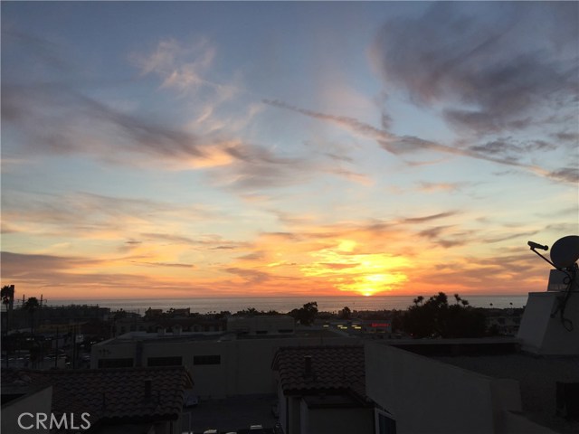943 1st Street, Hermosa Beach, California 90254, 2 Bedrooms Bedrooms, ,2 BathroomsBathrooms,Residential,Sold,1st,SB17097562