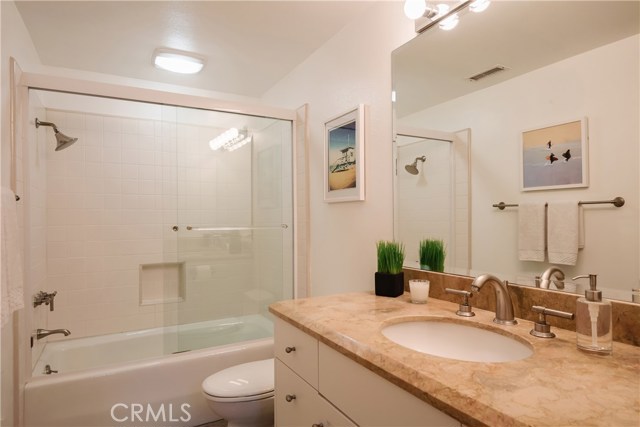 12 Dover Place, Manhattan Beach, California 90266, 3 Bedrooms Bedrooms, ,2 BathroomsBathrooms,Residential,Sold,Dover,SB20208434