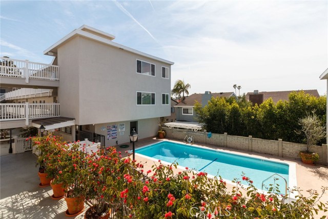 2411 Prospect Avenue, Hermosa Beach, California 90254, 2 Bedrooms Bedrooms, ,1 BathroomBathrooms,Residential,Sold,Prospect,SB19068875