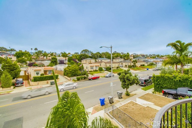 611 Pacific Coast, Redondo Beach, California 90277, 5 Bedrooms Bedrooms, ,4 BathroomsBathrooms,Residential,Sold,Pacific Coast,OC17213002