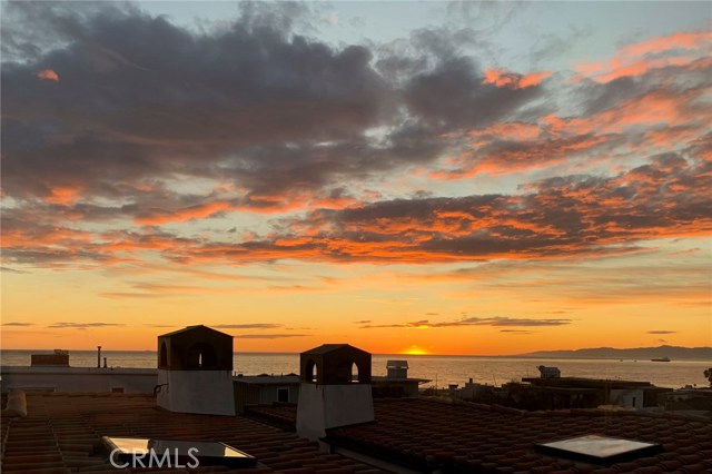 2211 Bayview Drive, Manhattan Beach, California 90266, 4 Bedrooms Bedrooms, ,2 BathroomsBathrooms,Residential,Sold,Bayview,SB20100686