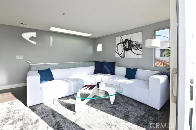 708 Manhattan Beach Blvd., Manhattan Beach, California 90266, 2 Bedrooms Bedrooms, ,2 BathroomsBathrooms,Residential,Sold,Manhattan Beach Blvd.,SB18012661