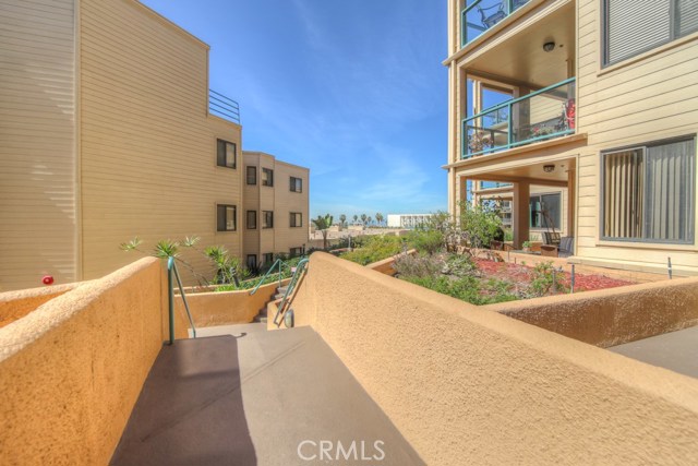 120 The Village, Redondo Beach, California 90277, 1 Bedroom Bedrooms, ,1 BathroomBathrooms,Residential,Sold,The Village,SW18052490