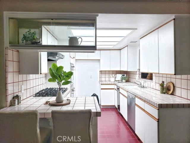 1287 7th Place, Hermosa Beach, California 90254, 4 Bedrooms Bedrooms, ,3 BathroomsBathrooms,Residential,Sold,7th,TR19240895