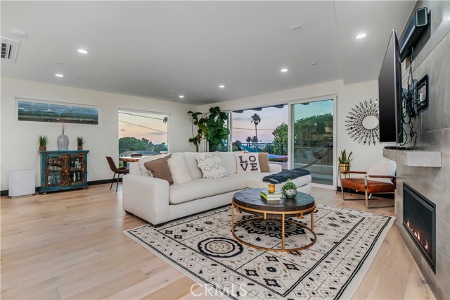 636 Vincent Park #A, Redondo Beach, California 90277, 3 Bedrooms Bedrooms, ,2 BathroomsBathrooms,Residential,Sold,Vincent Park #A,SB20200007