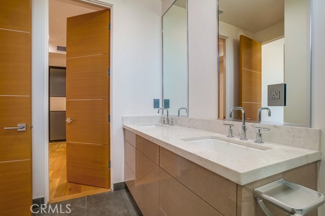 521 Helberta Avenue, Redondo Beach, California 90277, 4 Bedrooms Bedrooms, ,3 BathroomsBathrooms,Residential,Sold,Helberta,SB19088015