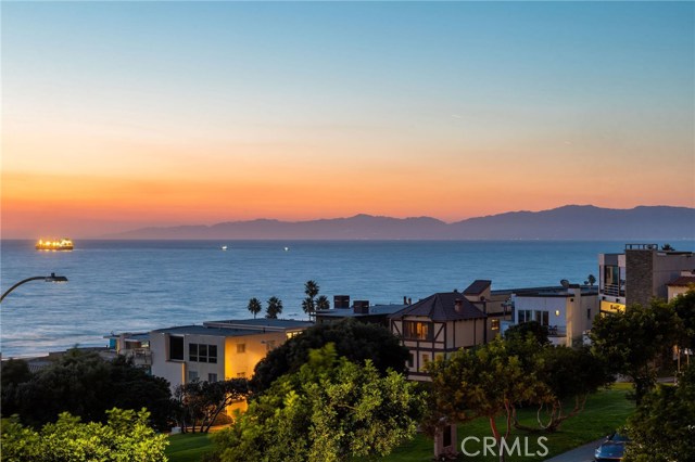 2519 Crest Drive, Manhattan Beach, California 90266, 2 Bedrooms Bedrooms, ,2 BathroomsBathrooms,Residential,Sold,Crest,SB20237672