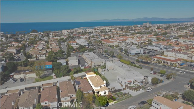 Aerial photo showing proximity to the coast.