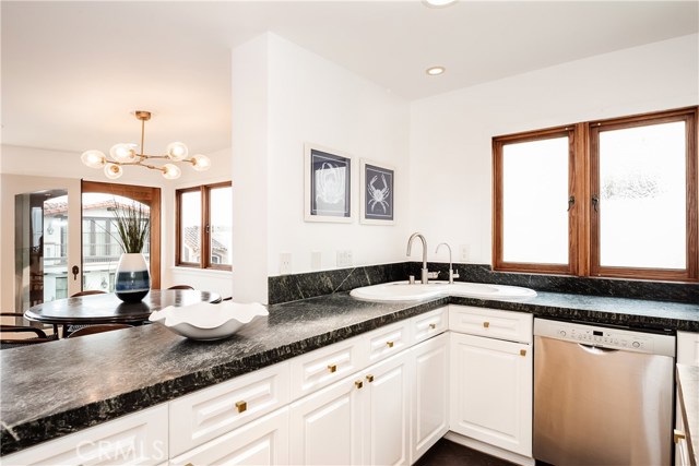 225 1st Street, Manhattan Beach, California 90266, 3 Bedrooms Bedrooms, ,Residential,Sold,1st,SB20187308