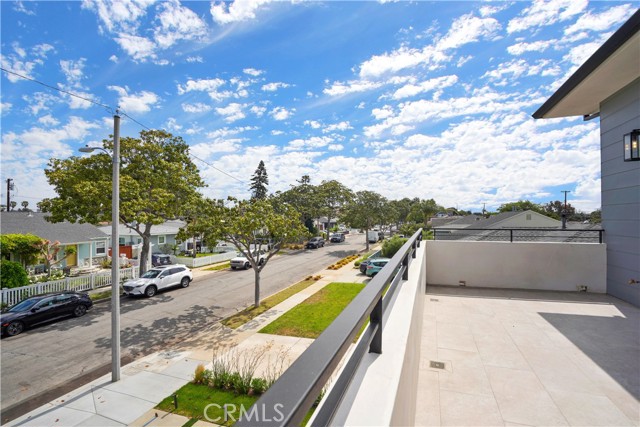 2504 Fisk Ln, Redondo Beach, California 90278, 4 Bedrooms Bedrooms, ,3 BathroomsBathrooms,Residential,Sold,Fisk Ln,DW21052780