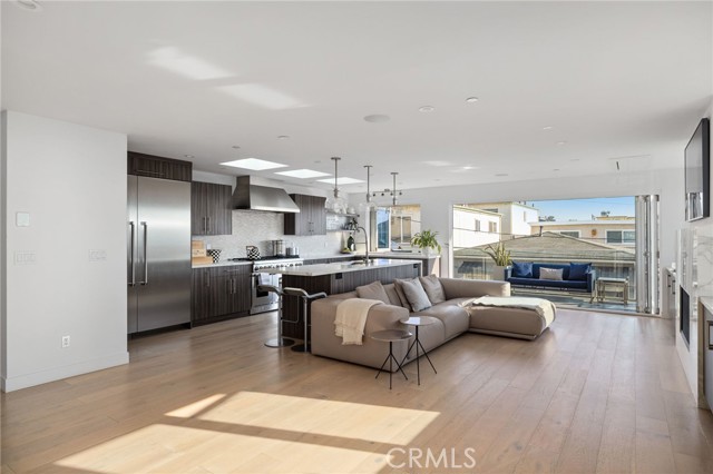 319 34th Place, Manhattan Beach, California 90266, 3 Bedrooms Bedrooms, ,3 BathroomsBathrooms,Residential,Sold,34th,PV21029643