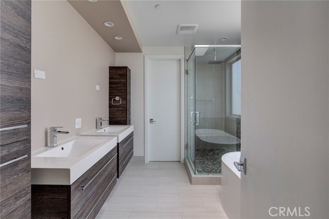 2207 Gates Avenue, Redondo Beach, California 90278, 4 Bedrooms Bedrooms, ,3 BathroomsBathrooms,Residential,Sold,Gates,PV18096021