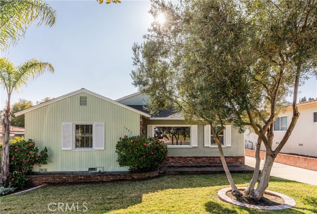 1327 Helberta Avenue, Redondo Beach, California 90277, 3 Bedrooms Bedrooms, ,1 BathroomBathrooms,Residential,Sold,Helberta,SB20260522