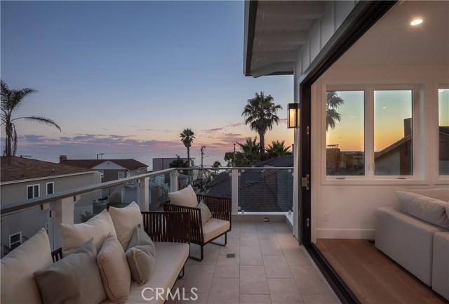 409 30th Street, Manhattan Beach, California 90266, 4 Bedrooms Bedrooms, ,2 BathroomsBathrooms,Residential,Sold,30th,SB20162447