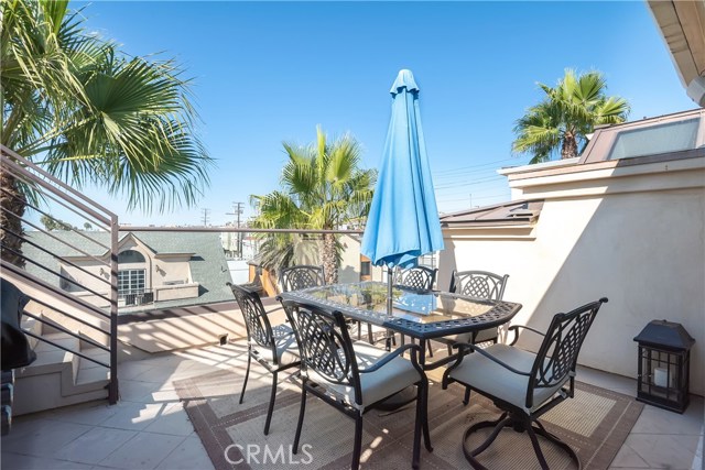 100 8th Street, Hermosa Beach, California 90254, 2 Bedrooms Bedrooms, ,1 BathroomBathrooms,Residential,Sold,8th,SB20203822