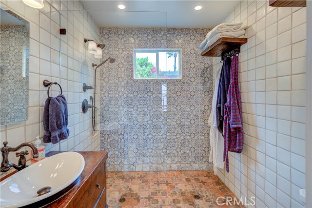 1236 3rd Street, Hermosa Beach, California 90254, 2 Bedrooms Bedrooms, ,Residential,Sold,3rd,SB19113677