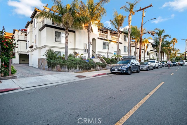 623 1st Place, Hermosa Beach, California 90254, 4 Bedrooms Bedrooms, ,2 BathroomsBathrooms,Residential,Sold,1st,SB21056223