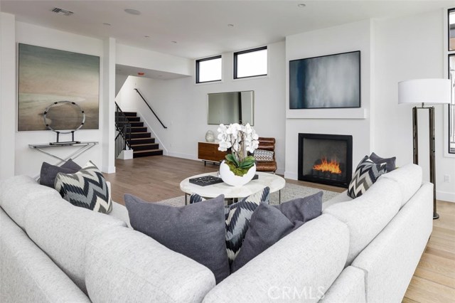 937 15th Street, Hermosa Beach, California 90254, 4 Bedrooms Bedrooms, ,5 BathroomsBathrooms,Residential,Sold,15th,SB20164161