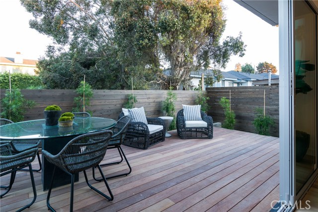 1152 Rowell Avenue, Manhattan Beach, California 90266, 3 Bedrooms Bedrooms, ,2 BathroomsBathrooms,Residential,Sold,Rowell,SB17066274