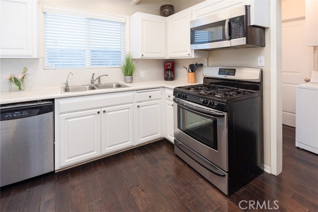 2105 Walnut Avenue, Manhattan Beach, California 90266, 4 Bedrooms Bedrooms, ,2 BathroomsBathrooms,Residential,Sold,Walnut,SB19018685