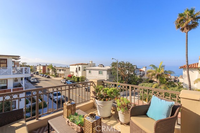 303 7th Street, Manhattan Beach, California 90266, 3 Bedrooms Bedrooms, ,3 BathroomsBathrooms,Residential,Sold,7th,SB17229989