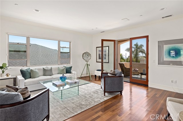 556 Helberta Avenue, Redondo Beach, California 90277, 4 Bedrooms Bedrooms, ,3 BathroomsBathrooms,Residential,Sold,Helberta,SB20115662