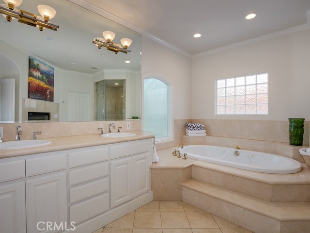 100 Irena Avenue, Redondo Beach, California 90277, 4 Bedrooms Bedrooms, ,3 BathroomsBathrooms,Residential,Sold,Irena,SB17089874