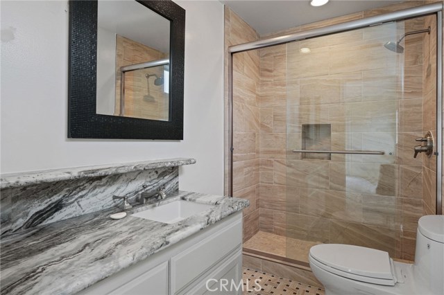 Bedroom 2 en-suite bathroom