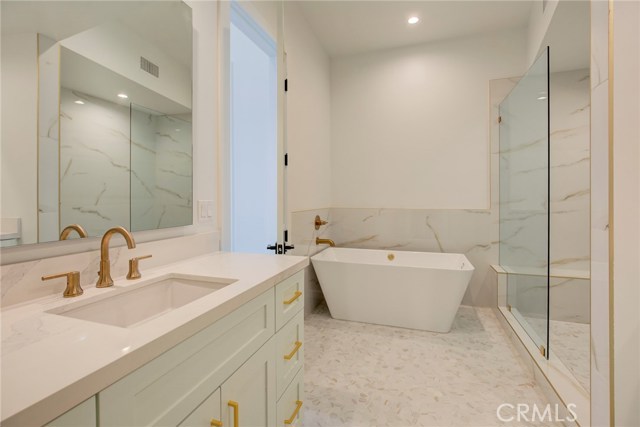 2004 Grant Avenue, Redondo Beach, California 90278, 4 Bedrooms Bedrooms, ,5 BathroomsBathrooms,Residential,Sold,Grant,PV19040673