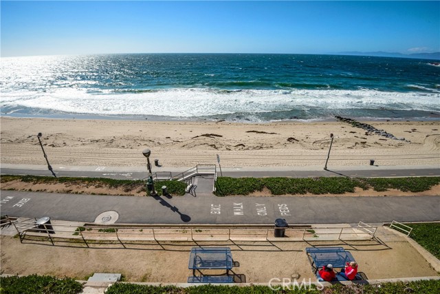 Picnic/lounging area by sand for condo owners