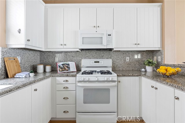 Kitchen with granite coutners