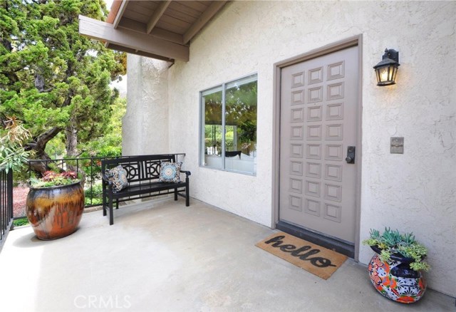 Inviting Front porch/entrance.