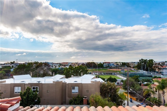 632 9th Street, Hermosa Beach, California 90254, 4 Bedrooms Bedrooms, ,3 BathroomsBathrooms,Residential,Sold,9th,SB18012549