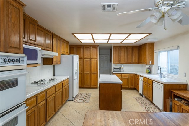 1820 Oak Avenue, Manhattan Beach, California 90266, 4 Bedrooms Bedrooms, ,3 BathroomsBathrooms,Residential,Sold,Oak,SB19209607