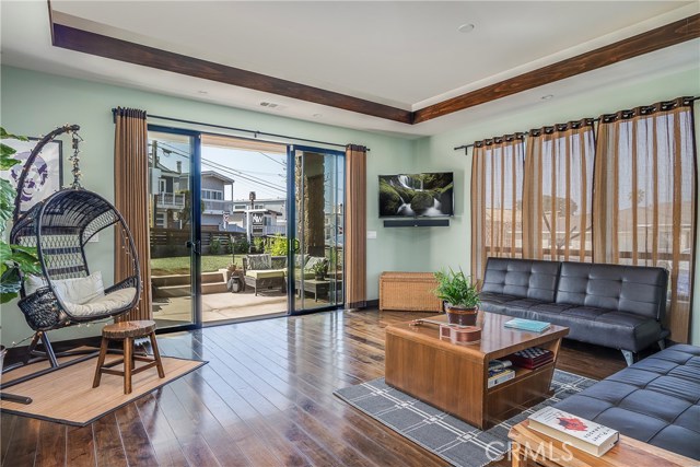 310 Hollowell Avenue, Hermosa Beach, California 90254, 4 Bedrooms Bedrooms, ,4 BathroomsBathrooms,Residential,Sold,Hollowell,SB20035338