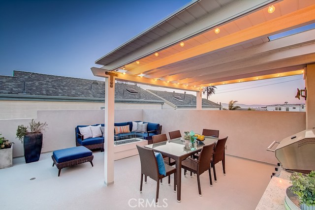 132 35th Place, Hermosa Beach, California 90254, 2 Bedrooms Bedrooms, ,2 BathroomsBathrooms,Residential,Sold,35th,SB19057826