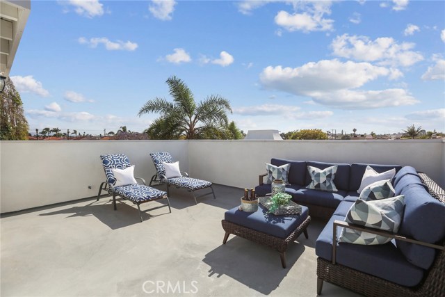 2215 Robinson Street, Redondo Beach, California 90278, 4 Bedrooms Bedrooms, ,4 BathroomsBathrooms,Residential,Sold,Robinson,SB20091863