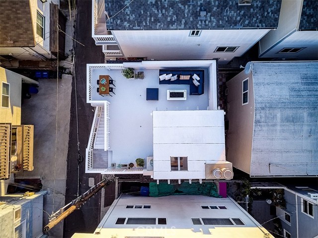 132 35th Place, Hermosa Beach, California 90254, 2 Bedrooms Bedrooms, ,2 BathroomsBathrooms,Residential,Sold,35th,SB19057826
