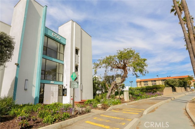 650 The Vlg, Redondo Beach, California 90277, 1 Bedroom Bedrooms, ,1 BathroomBathrooms,Residential,Sold,The Vlg,SB18021367